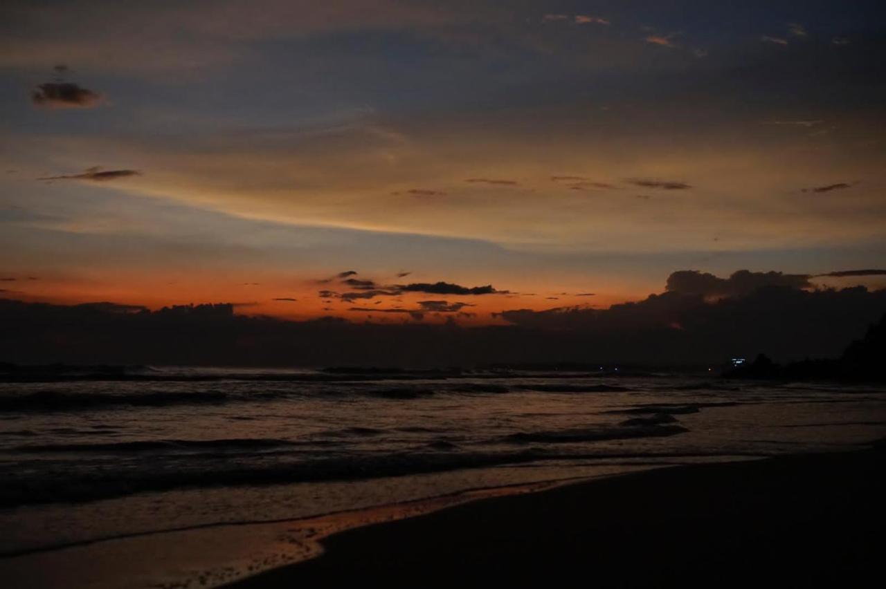 Ocean Breeze Villa Matara Luaran gambar