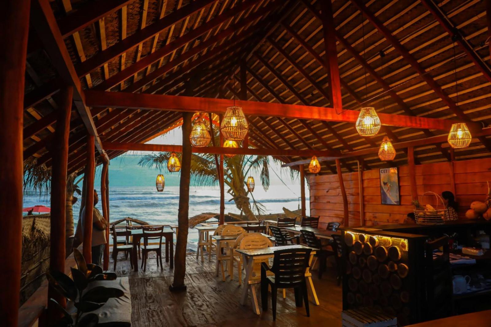 Ocean Breeze Villa Matara Luaran gambar