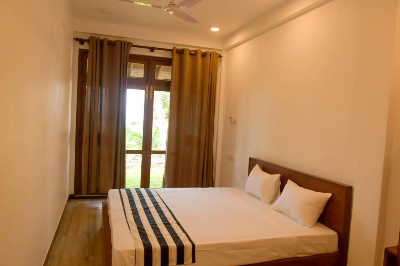 Ocean Breeze Villa Matara Luaran gambar